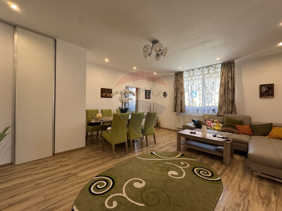 2 room House / Villa for sale, Exterior Est area