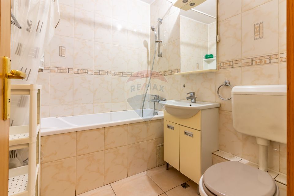 Apartament cu 3 camere de vânzare în zona Lacul Tei