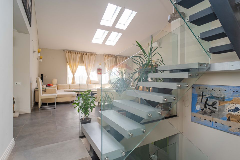 Casă / Vilă cu 10 camere, de vânzare. Todireni, Botoșani.