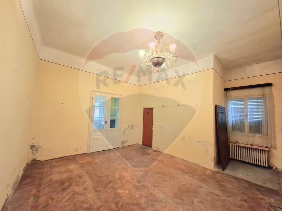 Proprietate centrală Arad,  cotă teren mare, acces auto