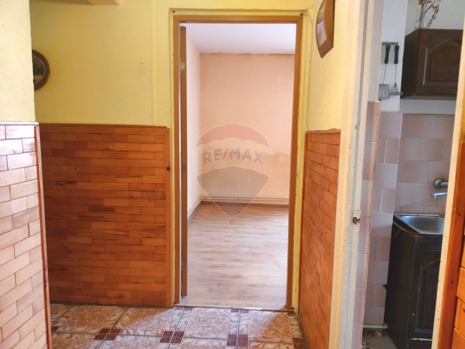 Apartament cu 3 camere de vânzare în zona Vitrometan