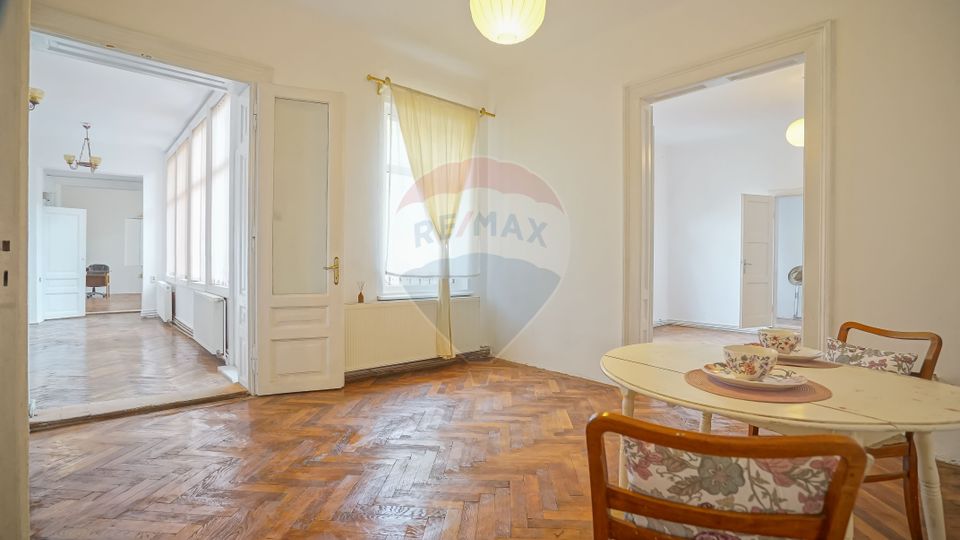 Investiție Centrul Istoric! Apartament 4 camere, 2 băi, 2 intrări