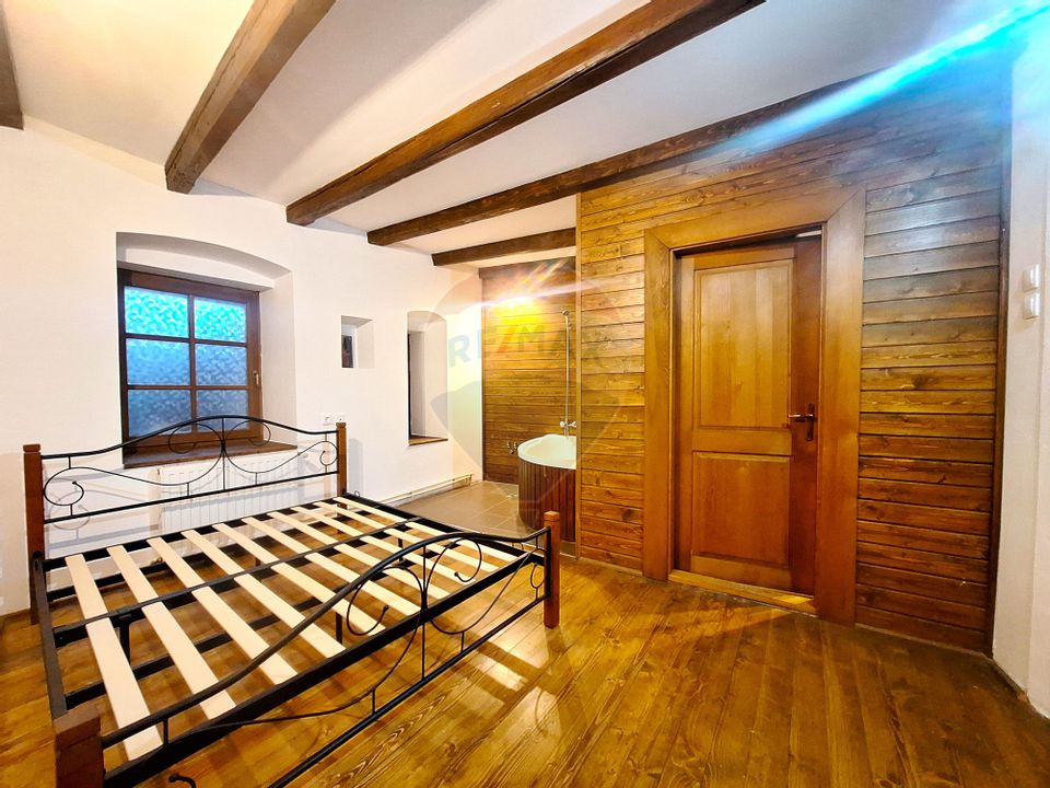 Casa individuala cu curte in centrul istoric,  renovata integral