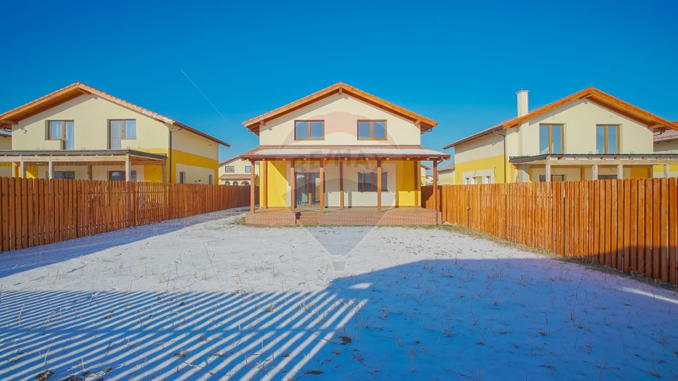 REZERVATA! Vilă nouă, cu 4 camere si teren de 500mp, în Cristian