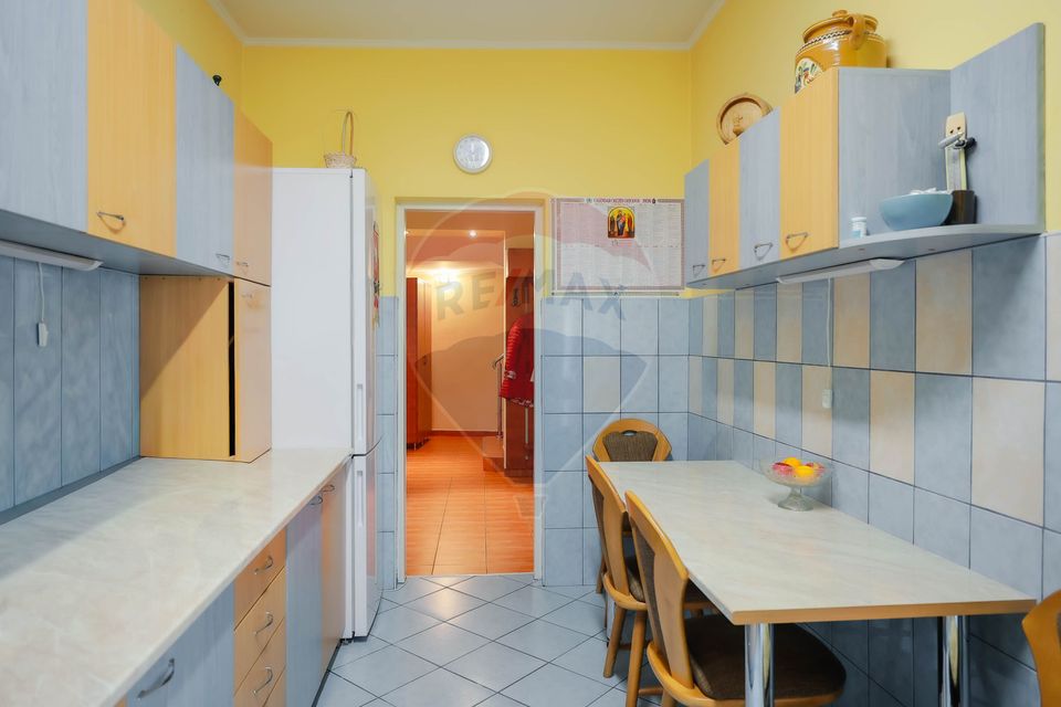 Casă cu 7 camere de vânzare în zona Ultracentrală