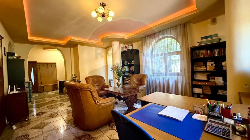 5 room House / Villa for sale, Republica area