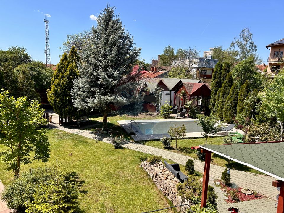 Casă / Vilă cu 16 camere de vânzare în zona Central