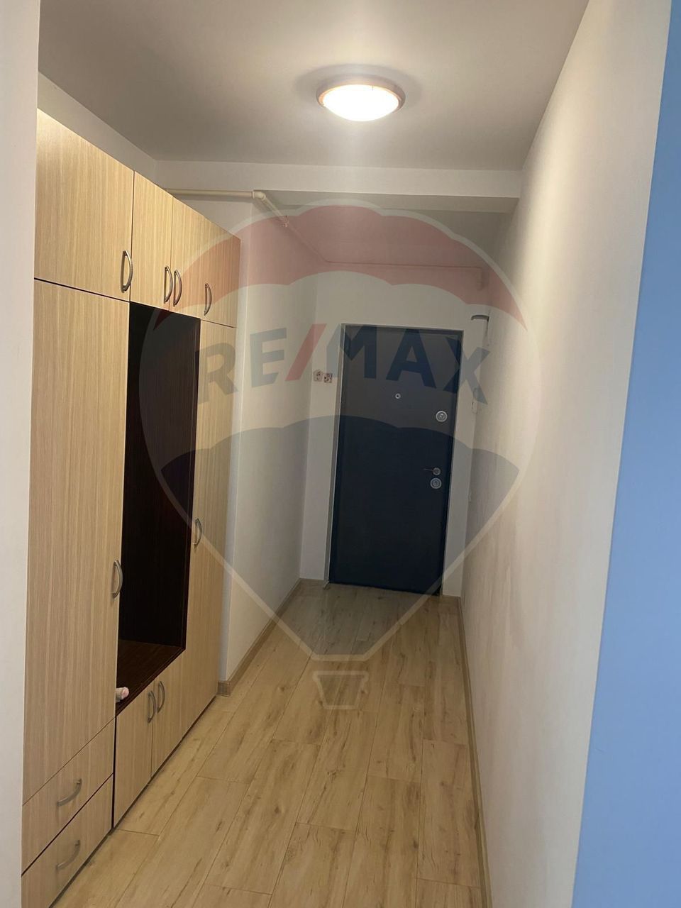 Apartament cu 3 camere de închiriat, loc de parcare