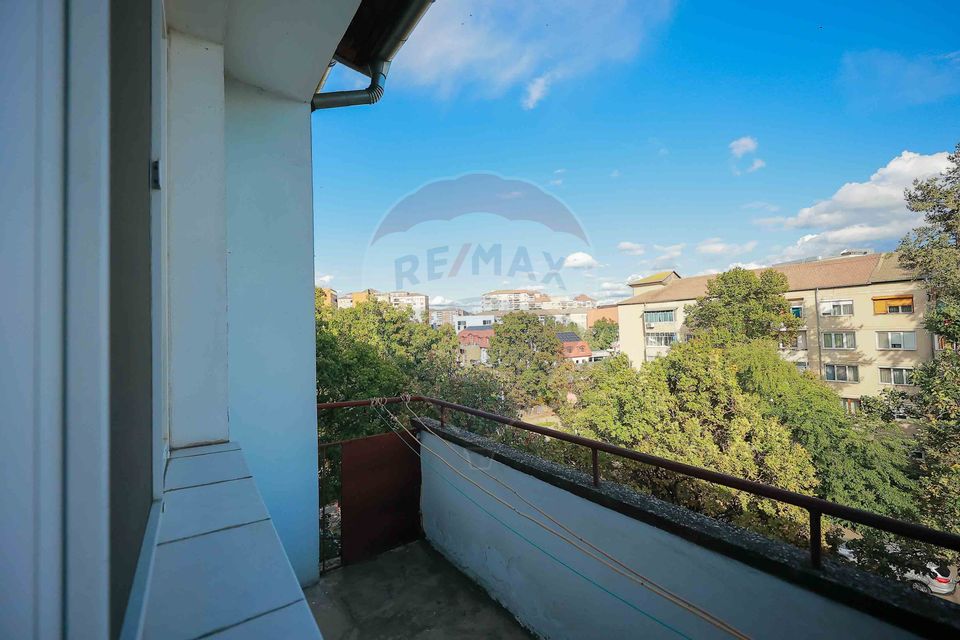 De vânzare, apartament cu 3 camere, zona Rogerius