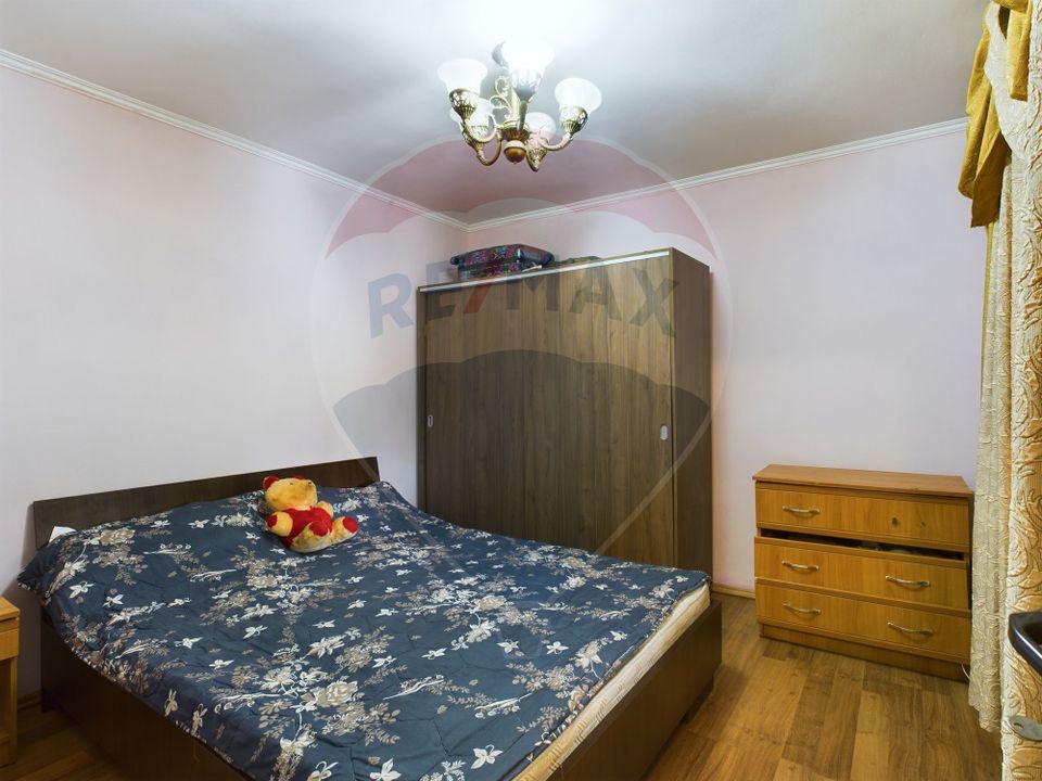 6 room House / Villa for sale, Andronache area