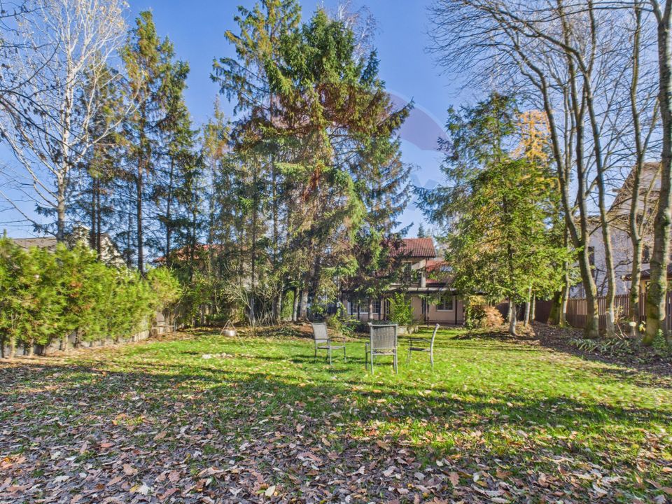 De vanzare | Vila in Paradisul Verde cu gradina si padure proprie |