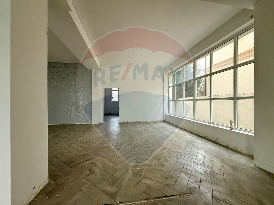 186sq.m Commercial Space for rent