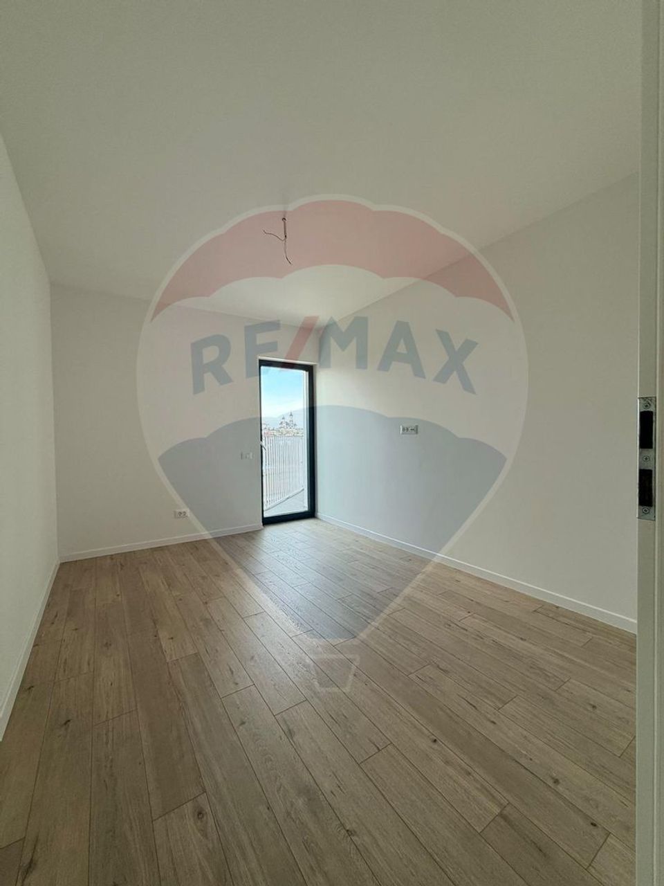 Apartament 3 CAMERE + parcare - AVANERA