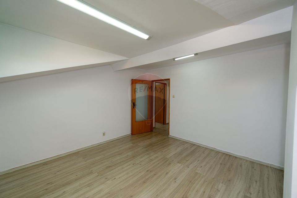 Villa with 10 rooms for rent, GF+GF+1+M, 284mpu, 220 sqm land