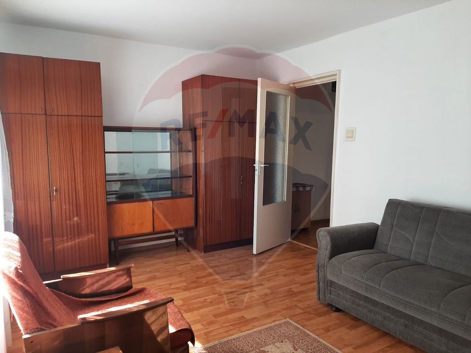 Apartament cu 2 camere decomandat - pe Calea Floresti
