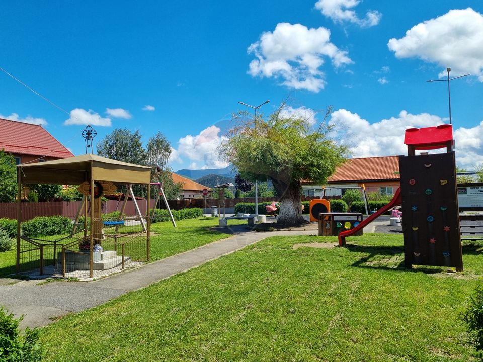 Apartament (de renovat) cu 2 camere de vânzare în Râșnov/Romacril