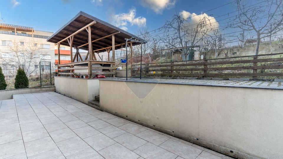 Casă cu 7 camere de vânzare în Dej