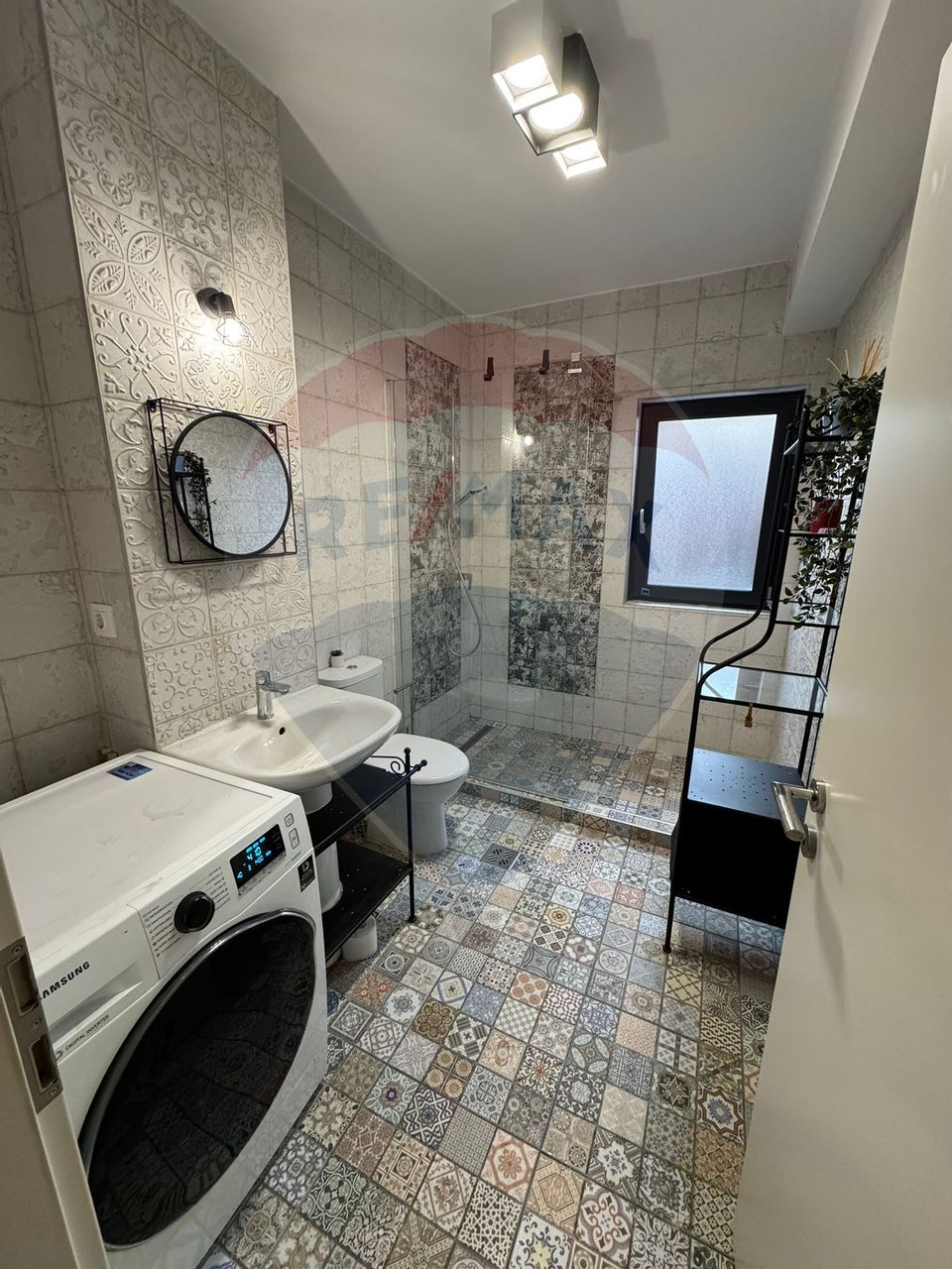 Oportunitate!Apartament modern cu terasă de 100 mp cu spațiu comercial