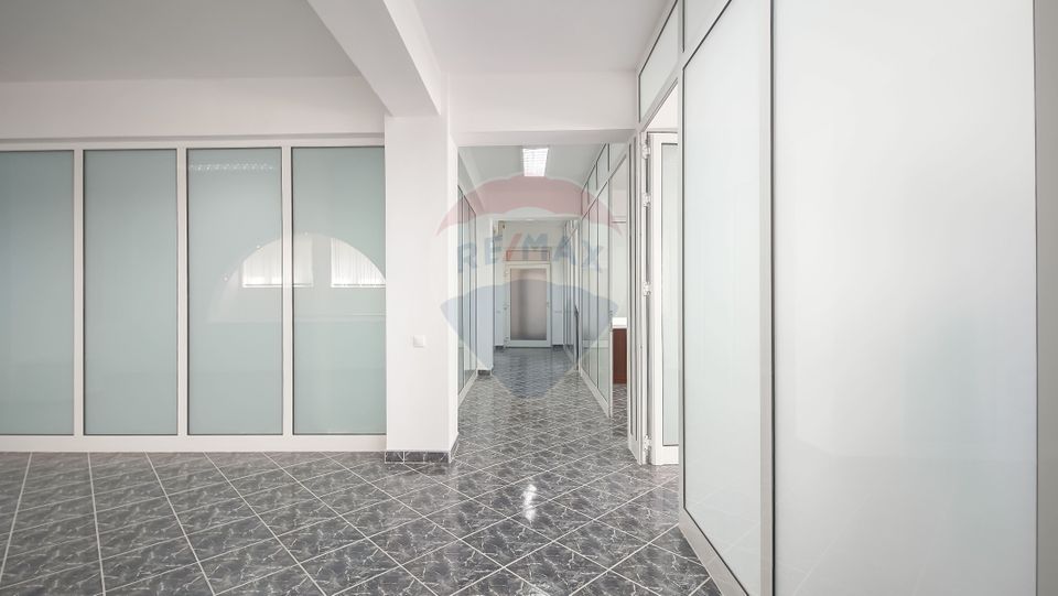 245sq.m Commercial Space for rent, Ultracentral area