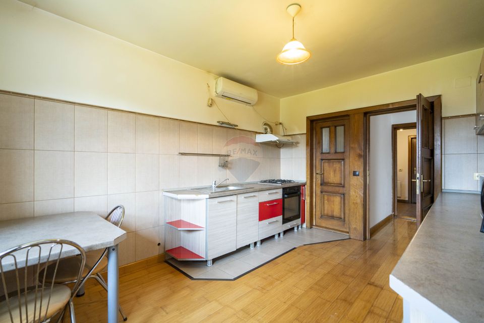 6 room House / Villa for sale