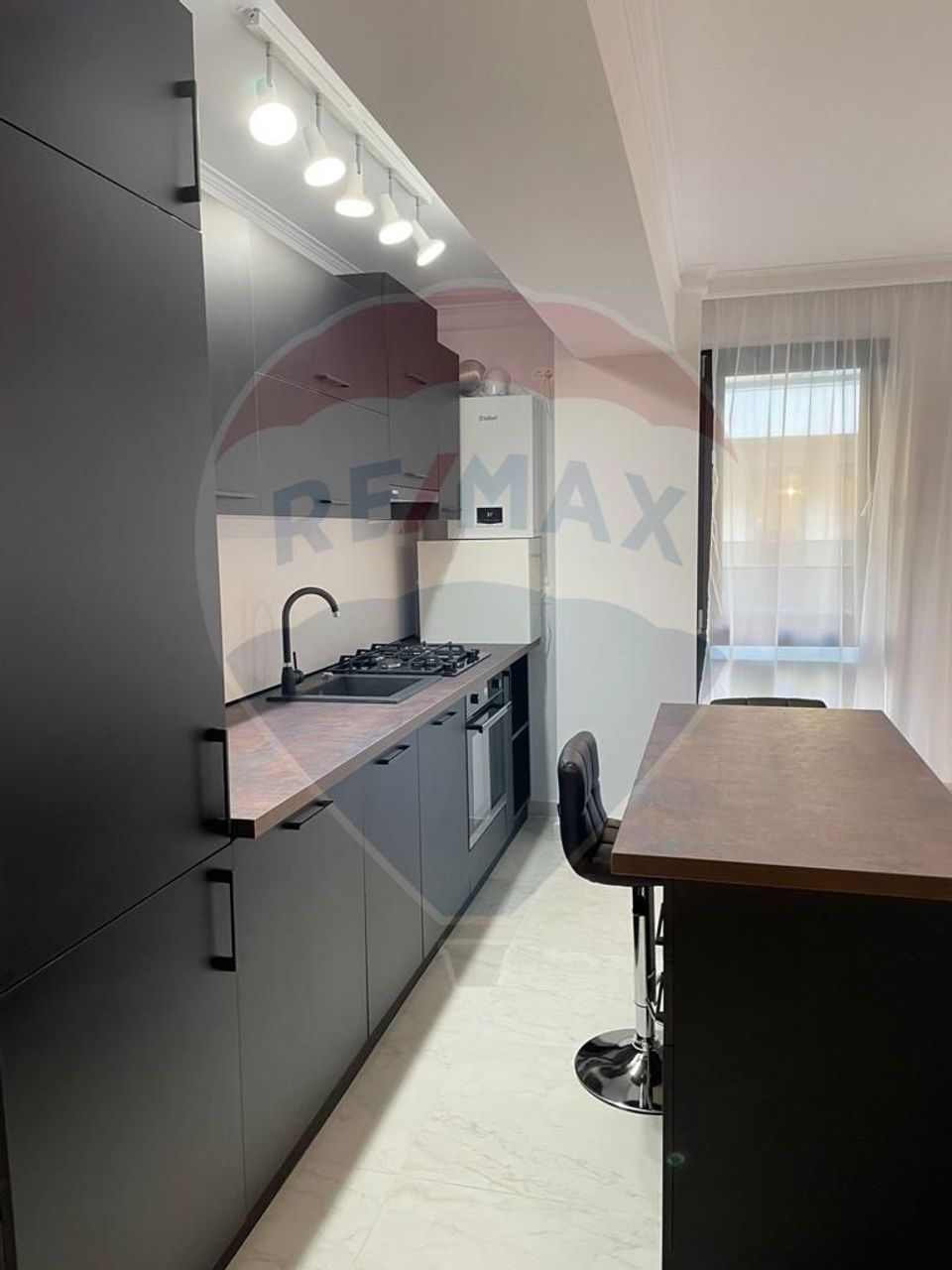 Apartament cu 2 camere de închiriat în zona 13 Septembrie