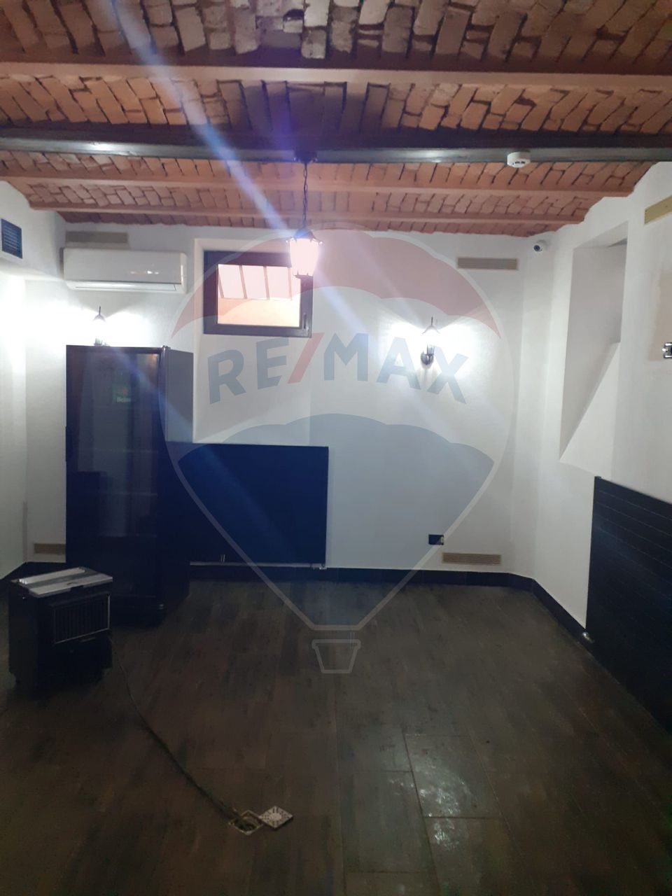 House D+P+E+M | 827 sqm, 7 parking spaces, Regina Maria