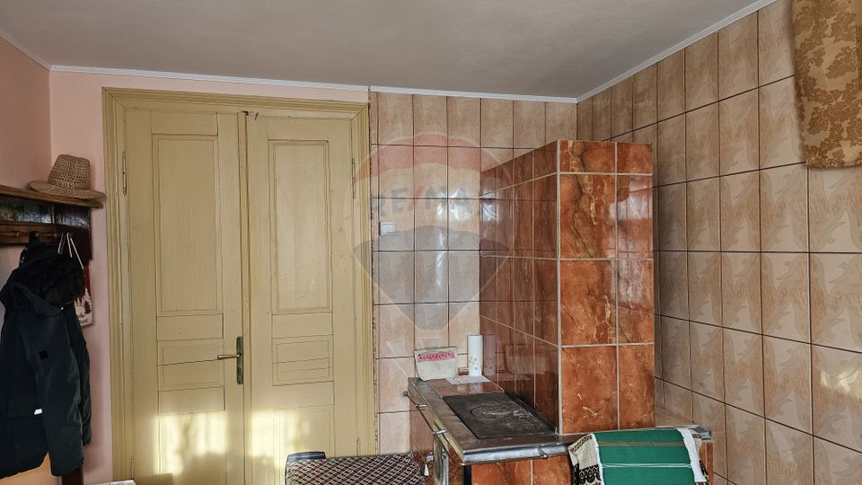 Casă / Vilă cu 3 camere de vânzare-Cacica-Suceava