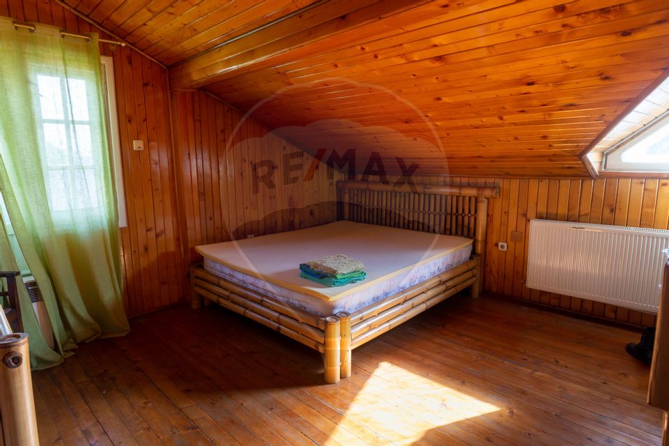 Casă / Vilă cu 10 camere si teren generos, Sos. Salaj