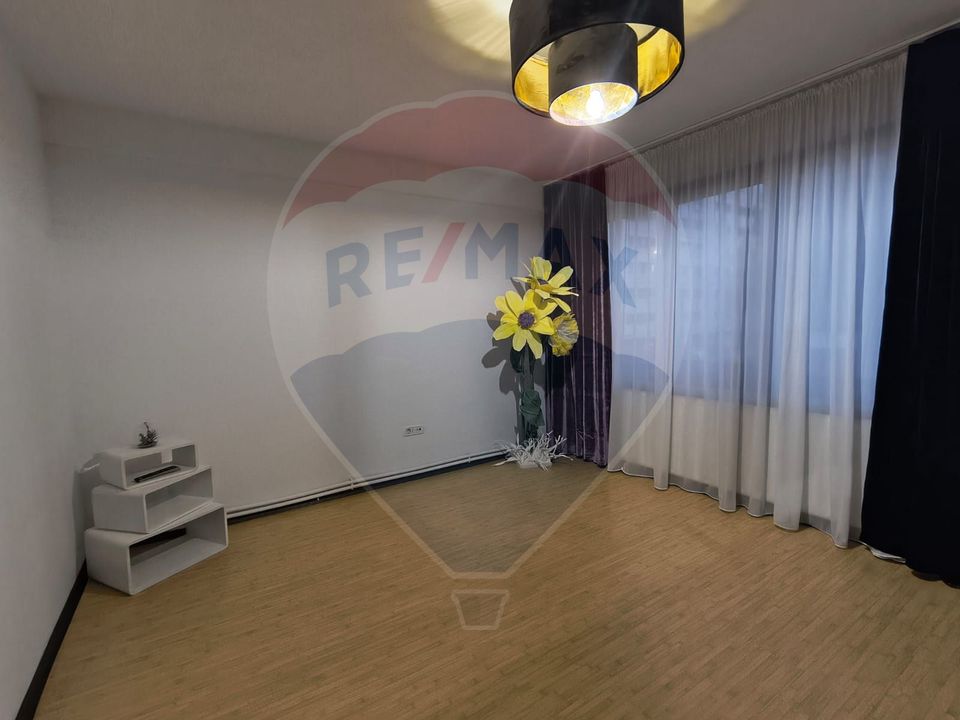 Apartament cu 3 camere de închiriat în zona Km 5