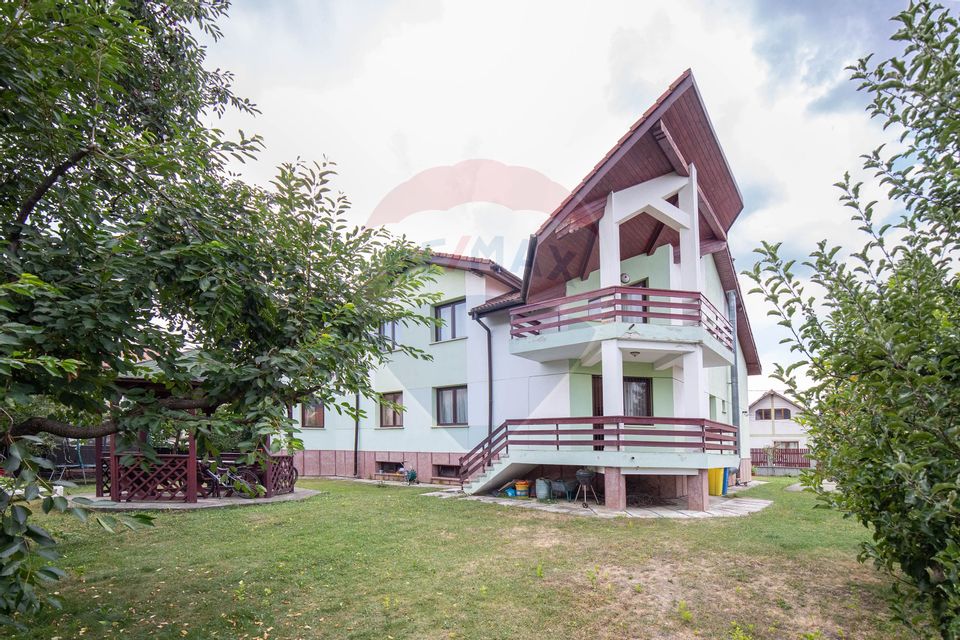 Casă elegantă în cea mai bună zonă din Cristian – COMISION 0%