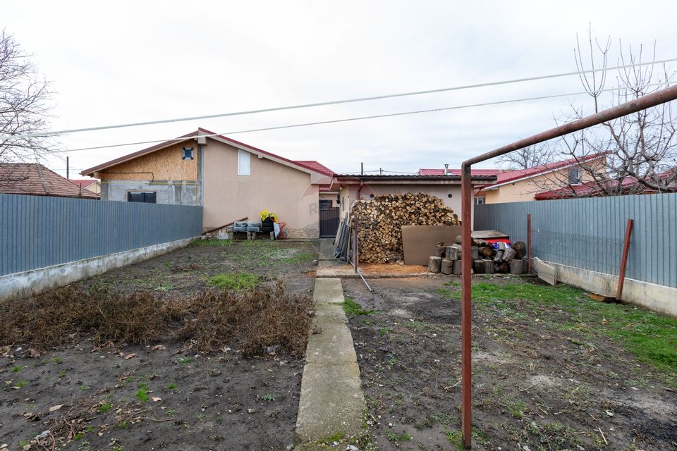 Casă / Vilă cu 4 camere de vânzare, strada George Enescu, Bacău