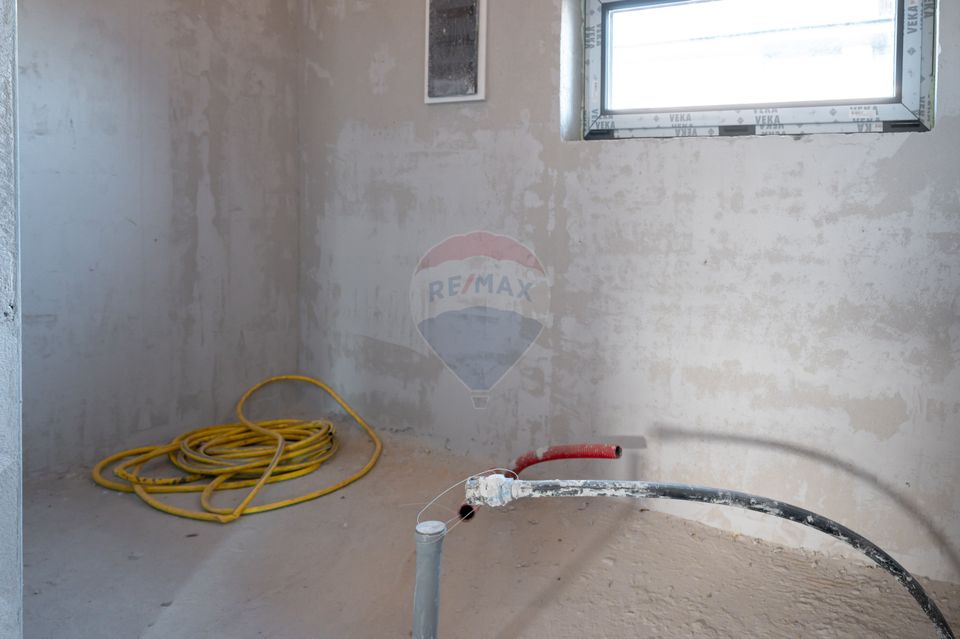 Casă cu 4 camere de vânzare, 130mp utili, teren 600mp in Harman