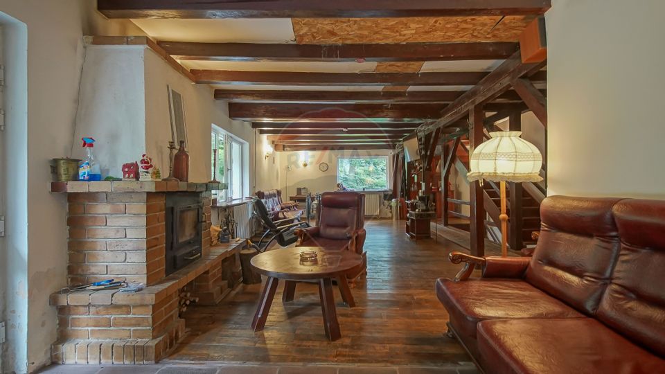 Vila cu potential turistic in Predeal privelisti si liniste montana