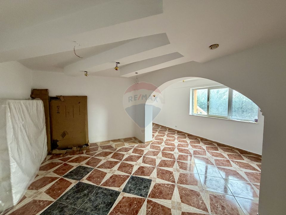 Casă / Vilă cu 8 camere