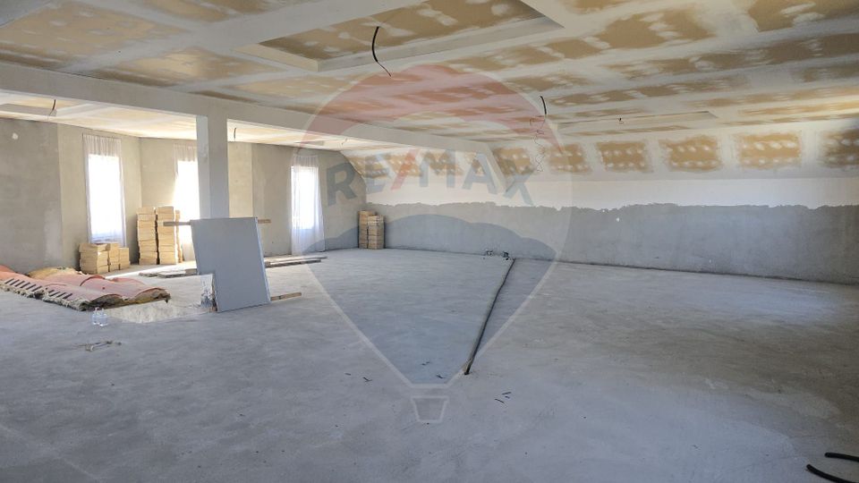 Casă / Vilă de vânzare sau spatiu comercial in Hurjuieni