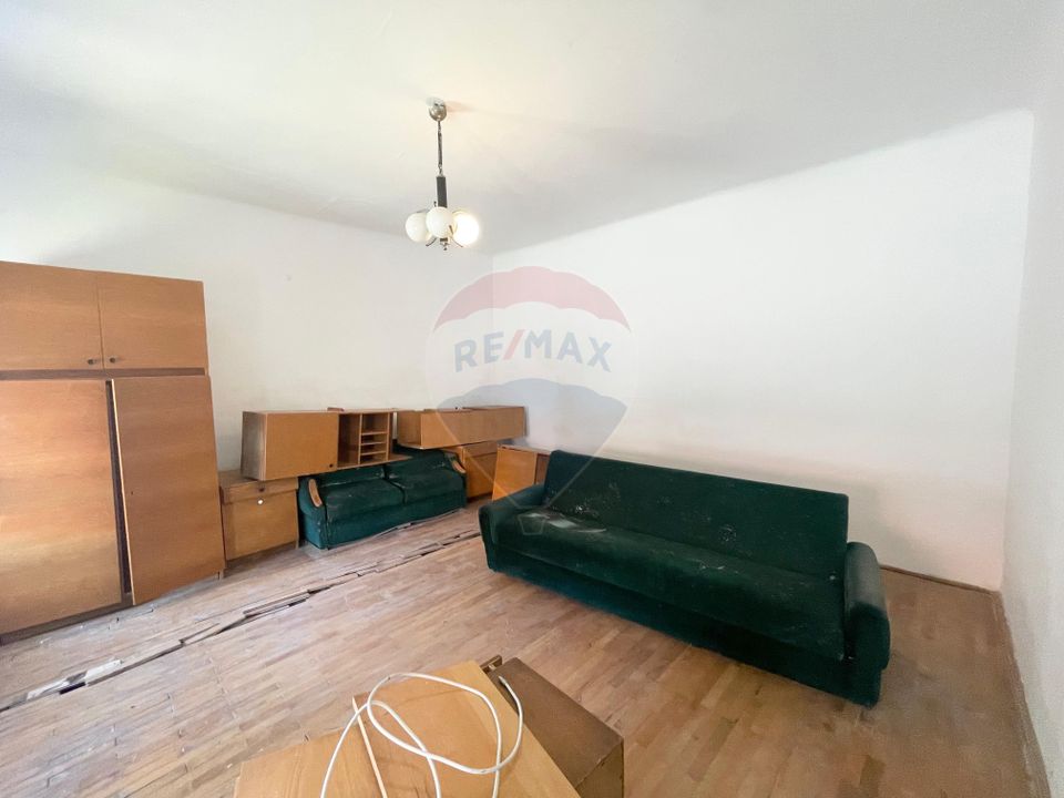 Casă cu 3 camere de vânzare în zona centrala comison 0%