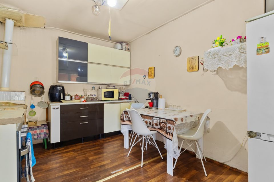 Casă de vânzare cu 5 camere- Nădab, oraș Chișineu-Criș, județul Arad.