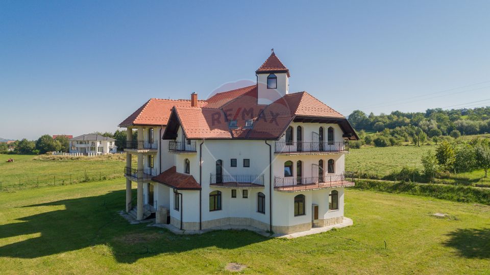 Building with medieval architecture, with multiple destinations