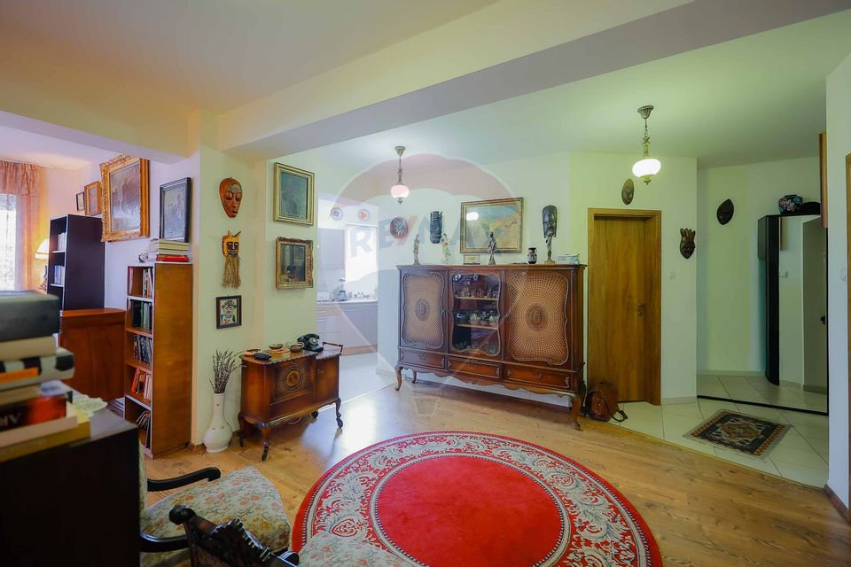 Apartment with terraces and open view, for quiet living