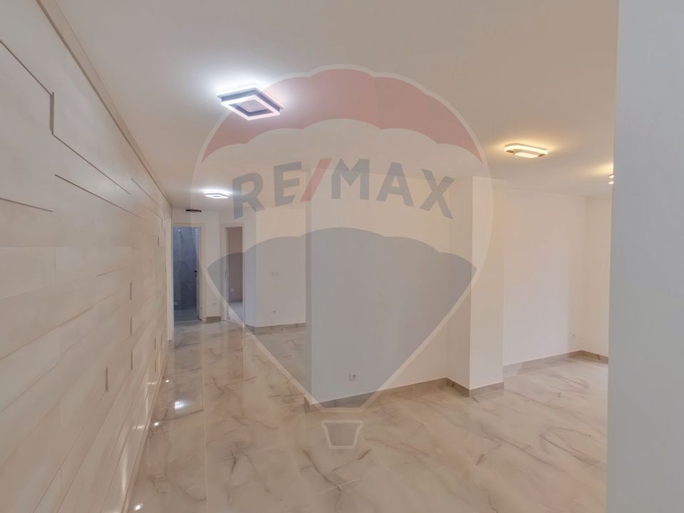 Apartament cu 4 camere de vânzare,  str. 1 Decembrie 1918