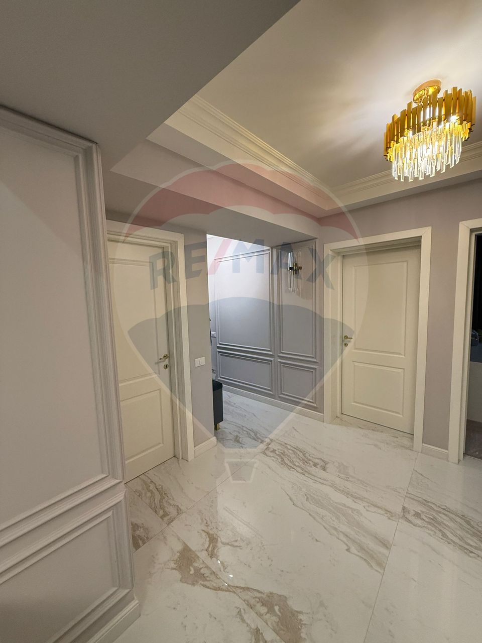 Apartament cu 3 camere de vânzare în zona Ultracentral