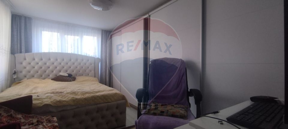 Casă /vilă de vânzare cu teren 1352 mp. central  loc. Petrindu / Sălaj