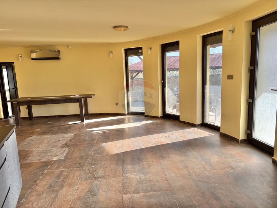 4 room House / Villa for sale