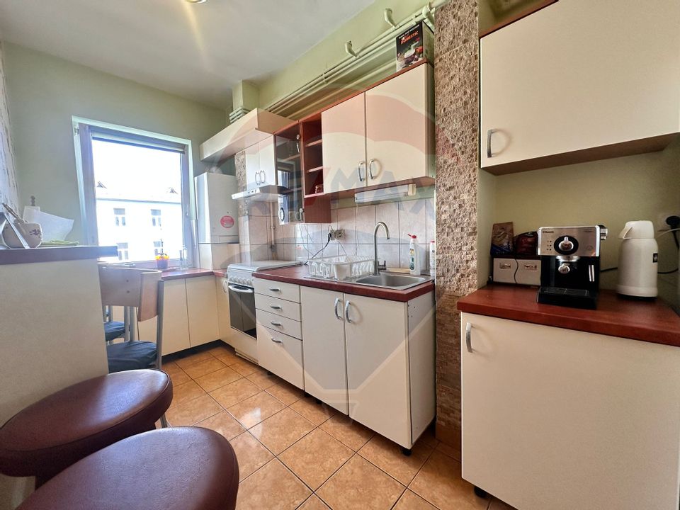 Apartament cu 3 camere de închiriat, 83mp, 2 bai, parcare, Semicentral