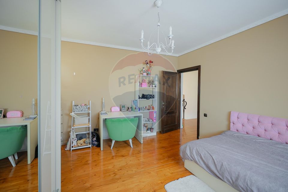 Casă / Vilă cu 5 camere de vânzare în zona Dealuri Oradea