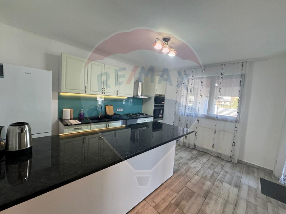 Spacious house / Villa with large yard for rent in Domnești