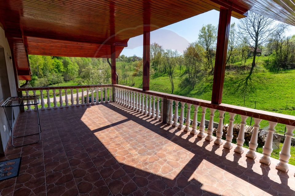 Casă / Vilă Sesuri, jud Hunedoara