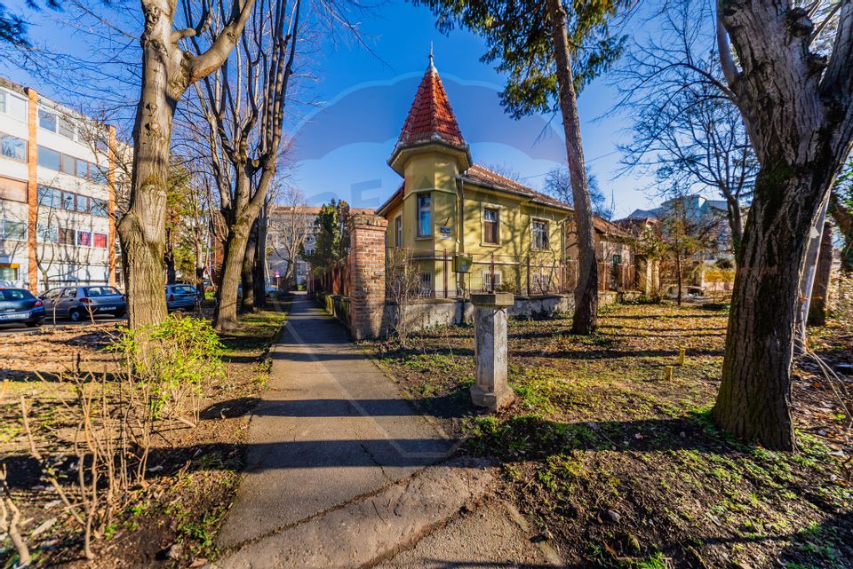 Casă / Vilă cu 8 camere în zona Take Ionescu