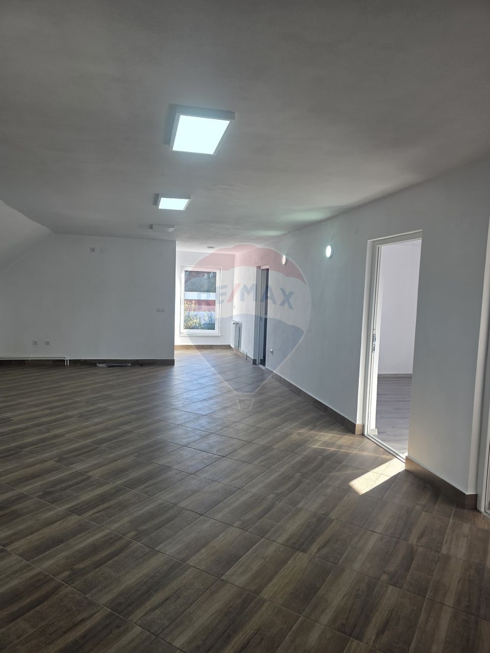 Spațiu comercial de închiriat în zona Vasia