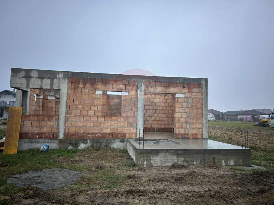 OCAZIE. Casă cu 4 camere de vânzare la rosu in Mocira.